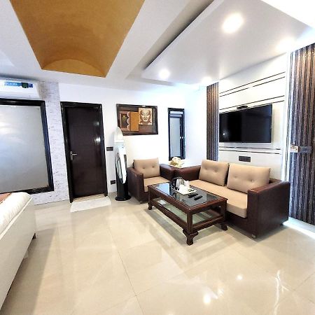 Hotel The Daanish Residency - Karol Bagh New Delhi Bagian luar foto