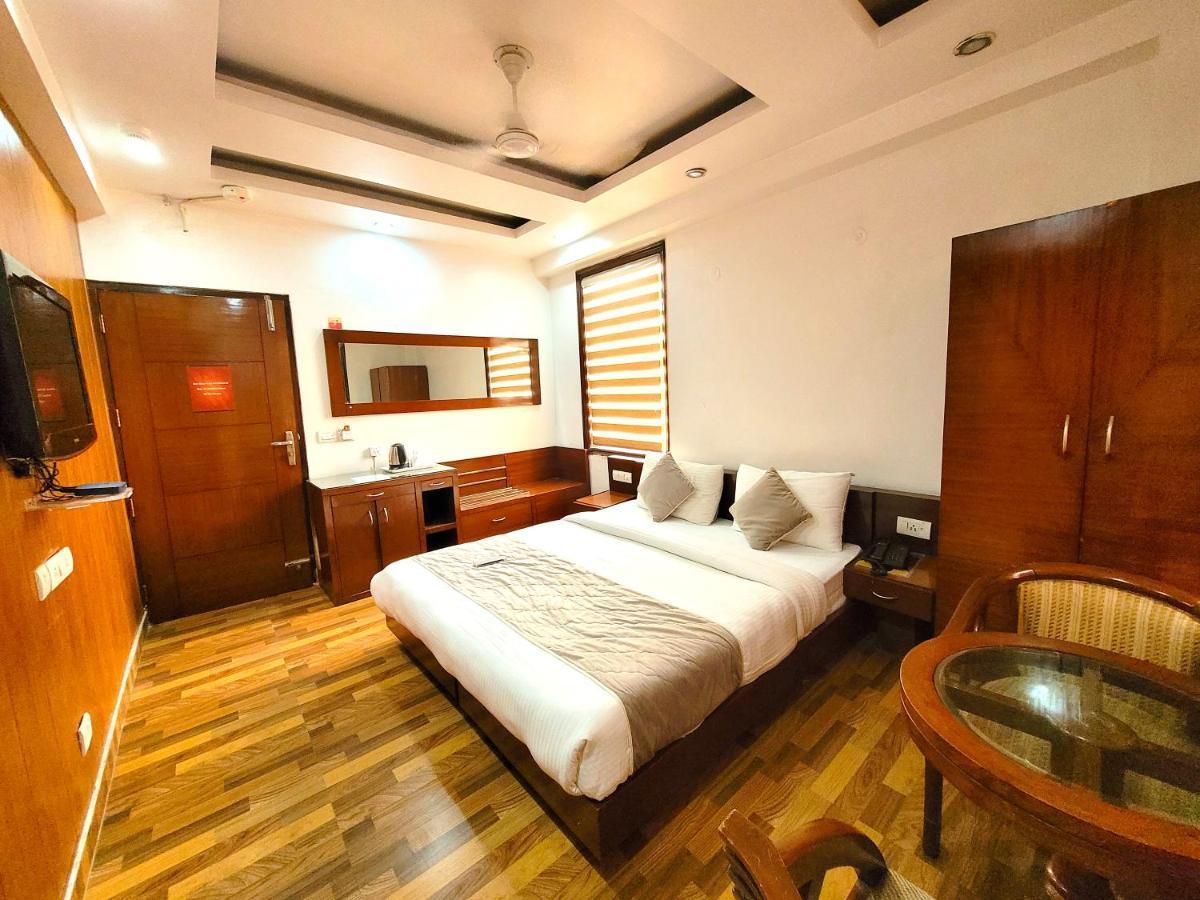 Hotel The Daanish Residency - Karol Bagh New Delhi Bagian luar foto