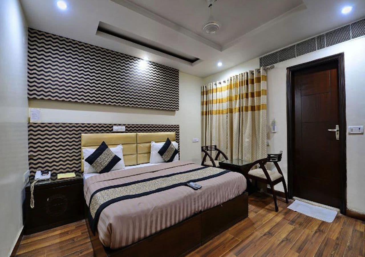 Hotel The Daanish Residency - Karol Bagh New Delhi Bagian luar foto