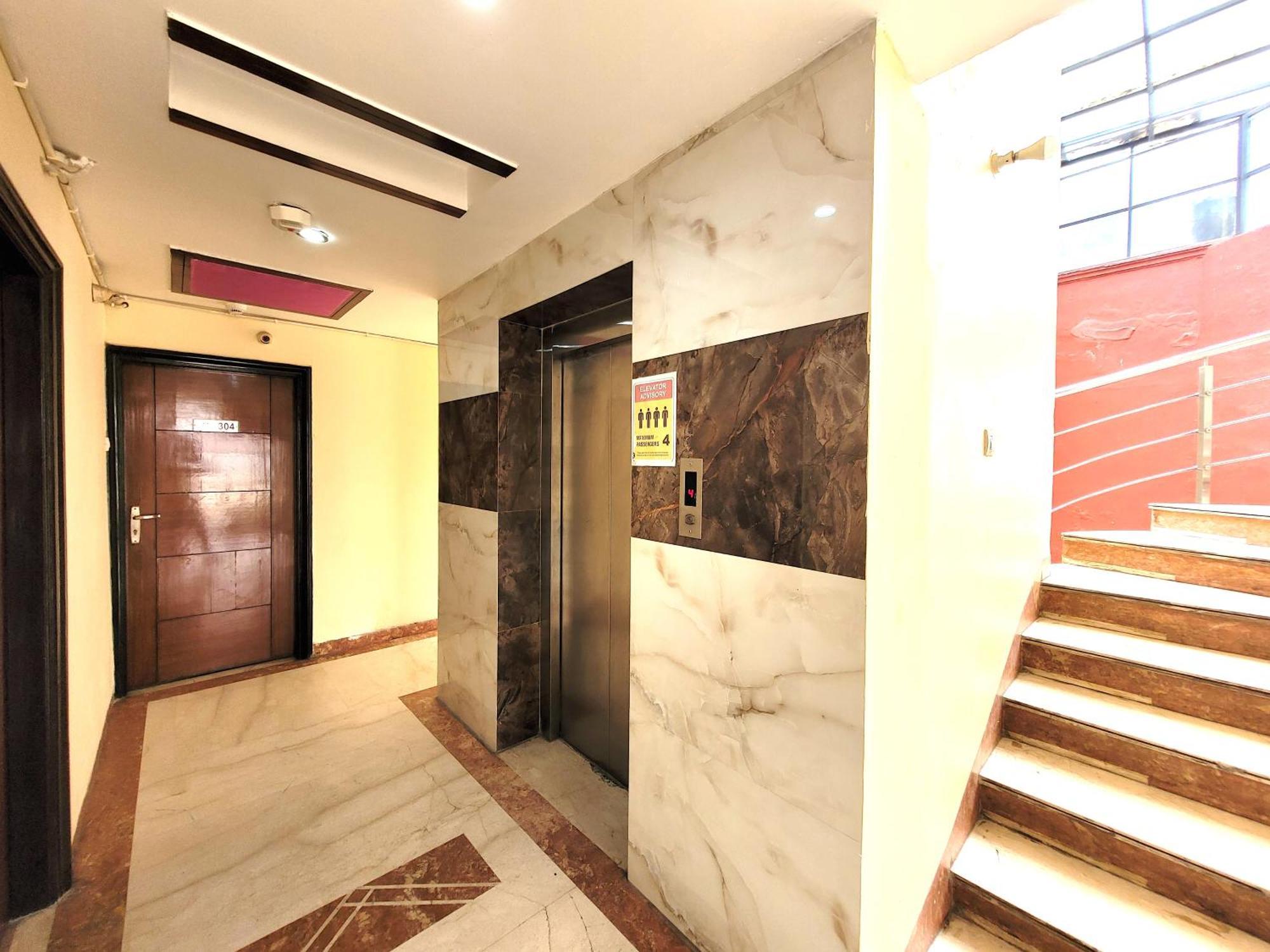 Hotel The Daanish Residency - Karol Bagh New Delhi Bagian luar foto