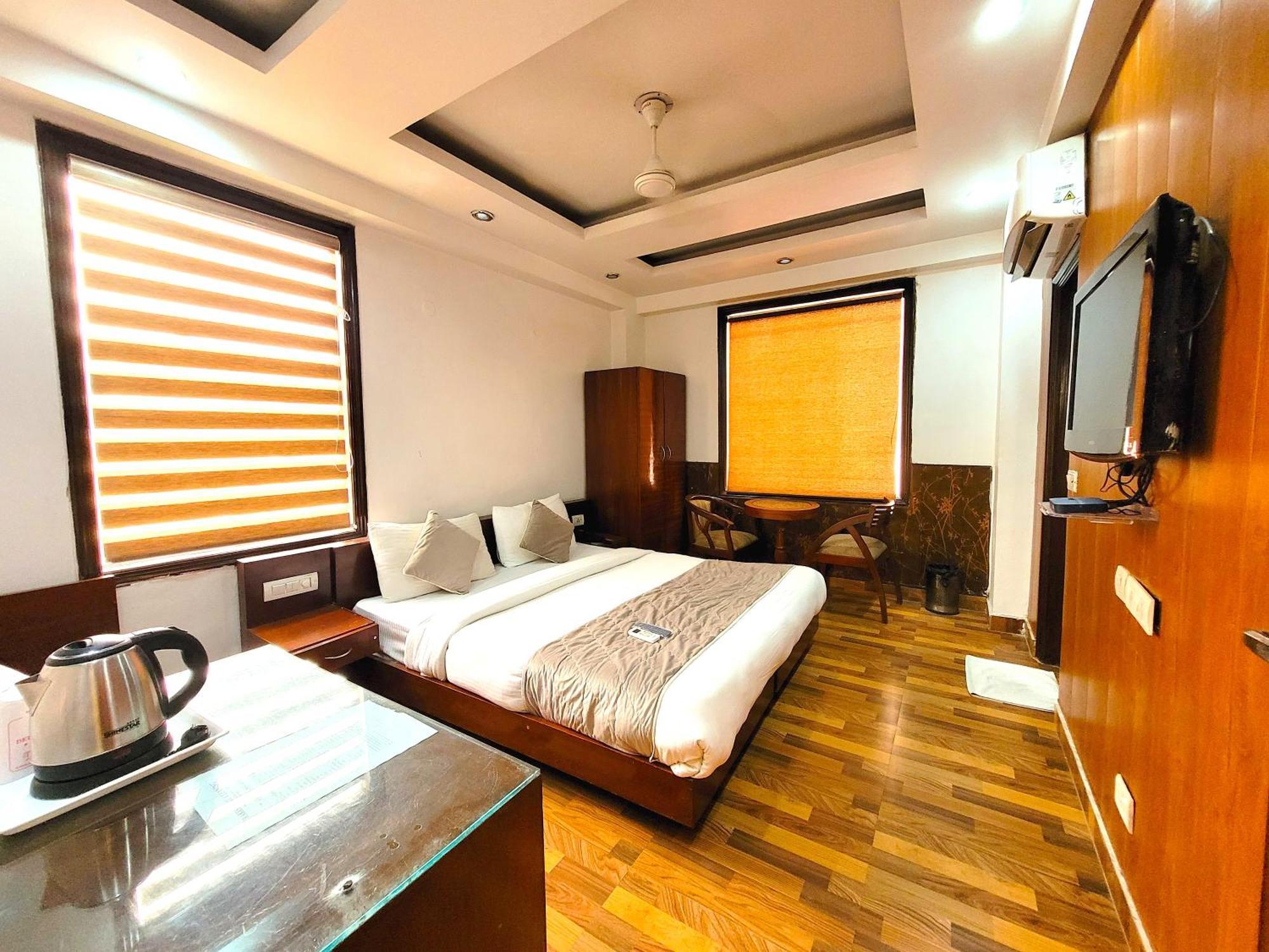 Hotel The Daanish Residency - Karol Bagh New Delhi Bagian luar foto