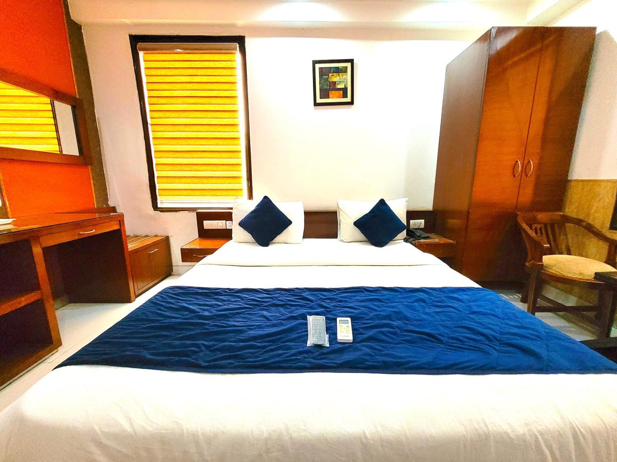 Hotel The Daanish Residency - Karol Bagh New Delhi Bagian luar foto