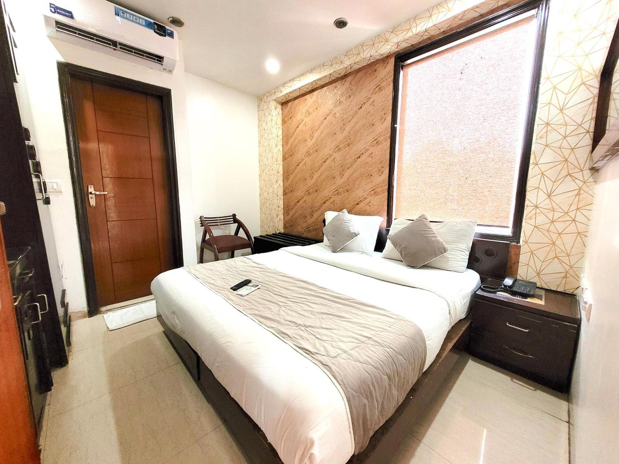 Hotel The Daanish Residency - Karol Bagh New Delhi Bagian luar foto