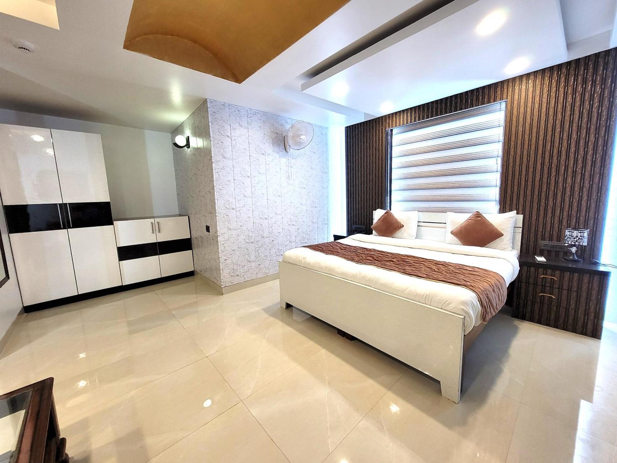 Hotel The Daanish Residency - Karol Bagh New Delhi Bagian luar foto