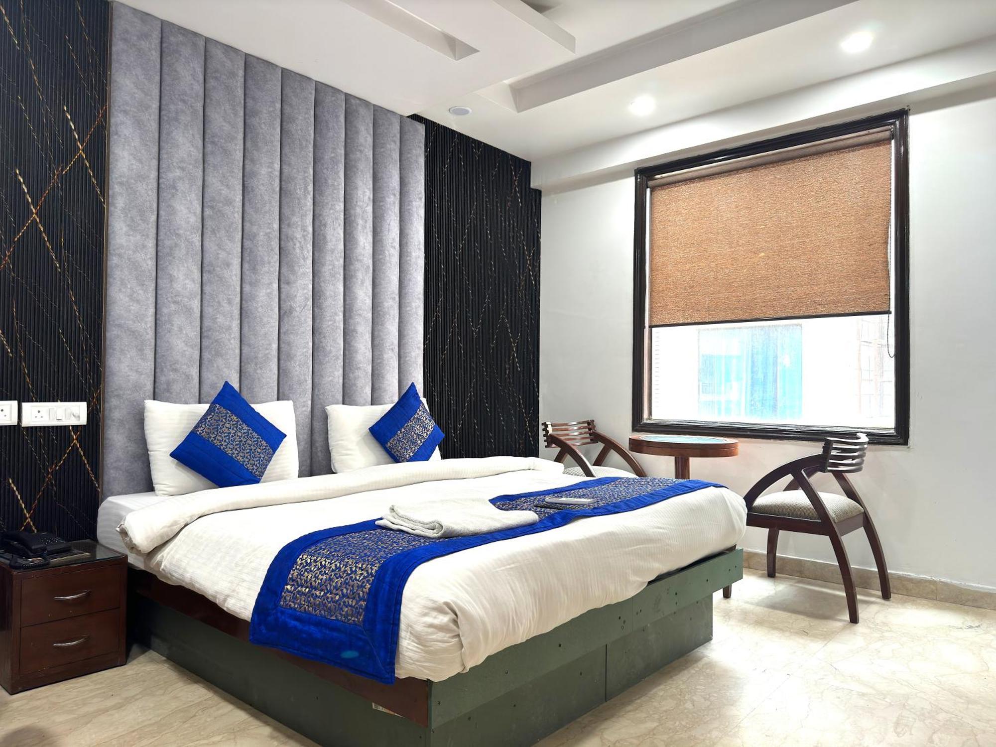 Hotel The Daanish Residency - Karol Bagh New Delhi Bagian luar foto