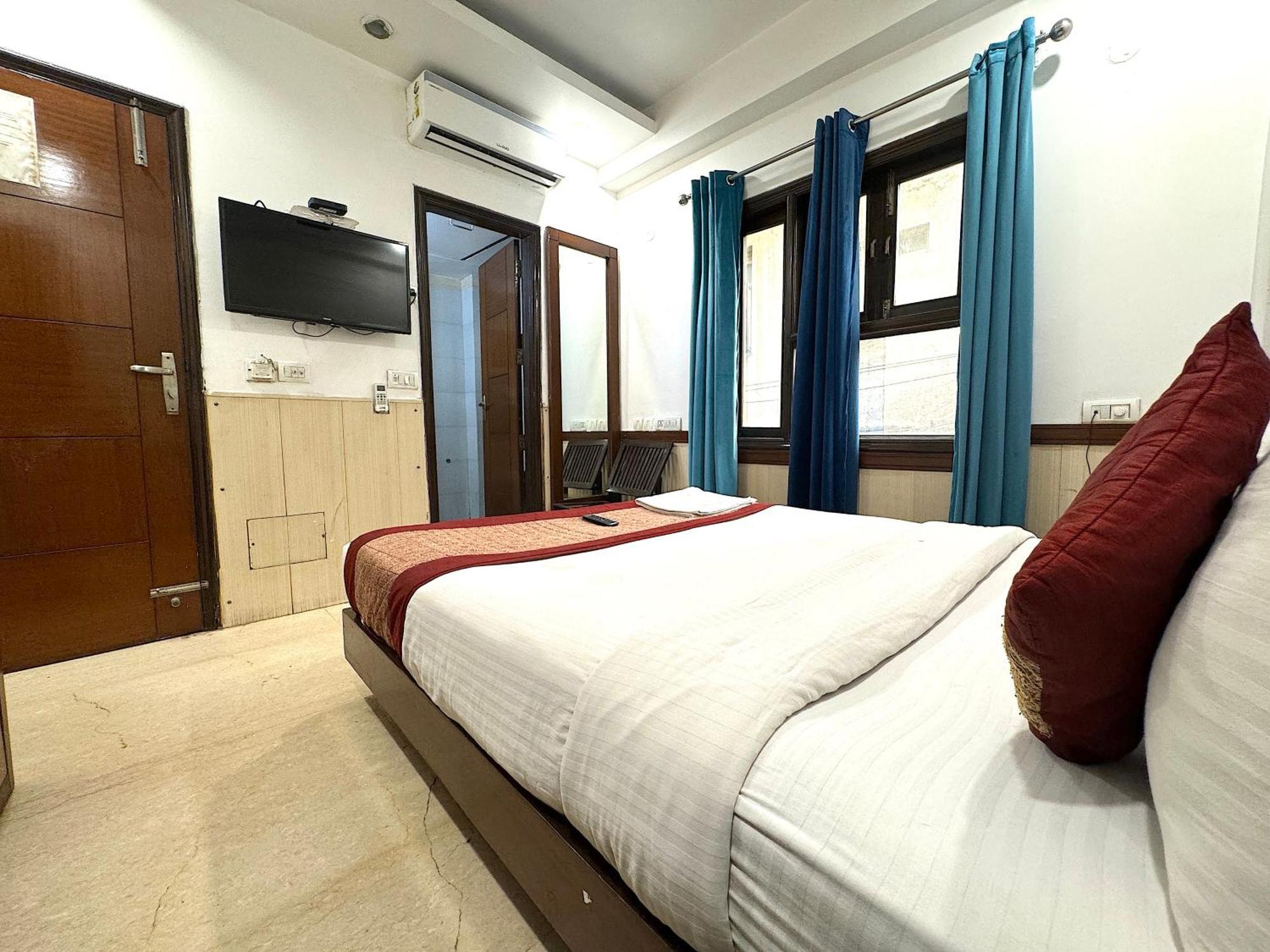 Hotel The Daanish Residency - Karol Bagh New Delhi Bagian luar foto