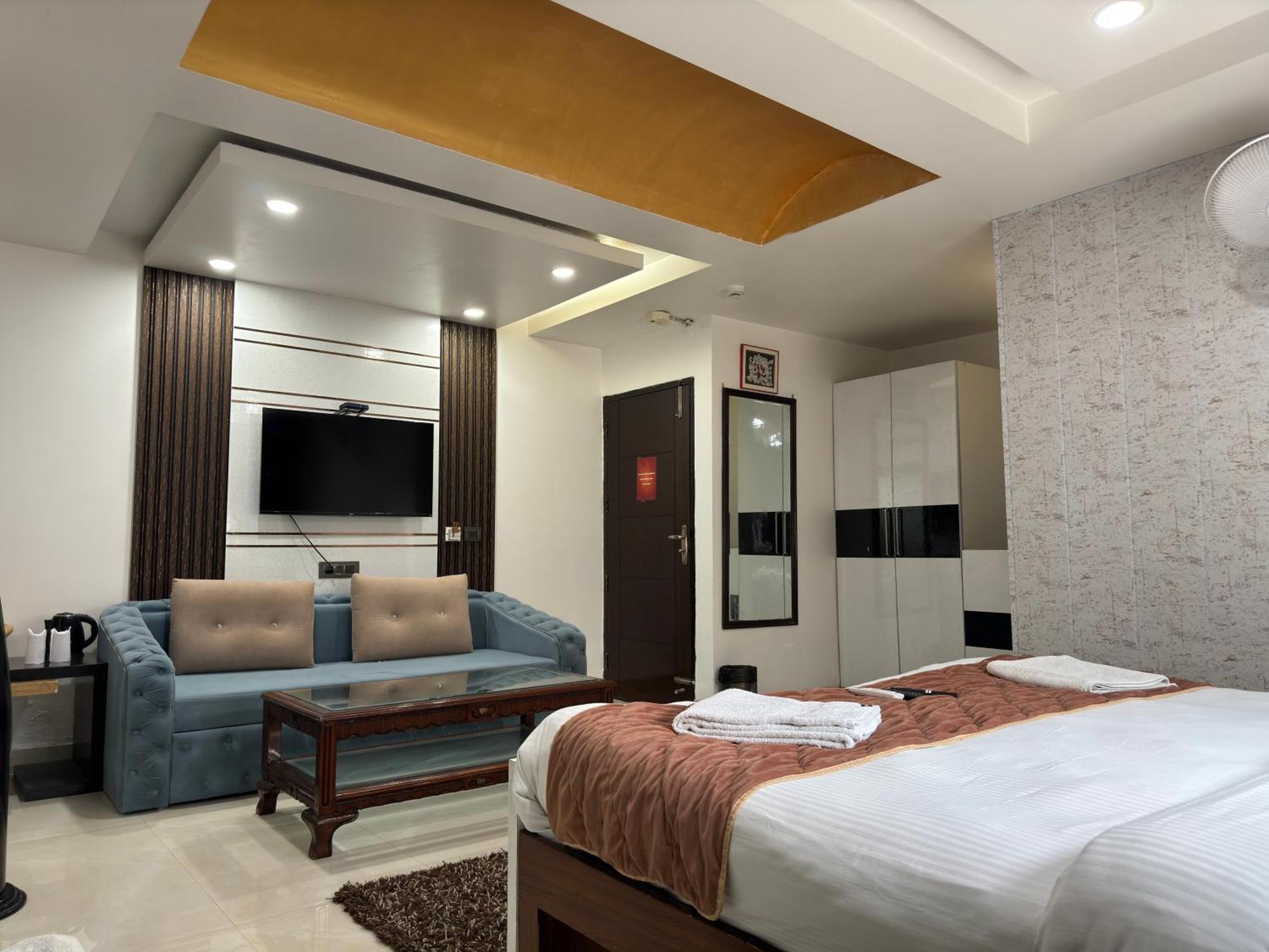 Hotel The Daanish Residency - Karol Bagh New Delhi Bagian luar foto
