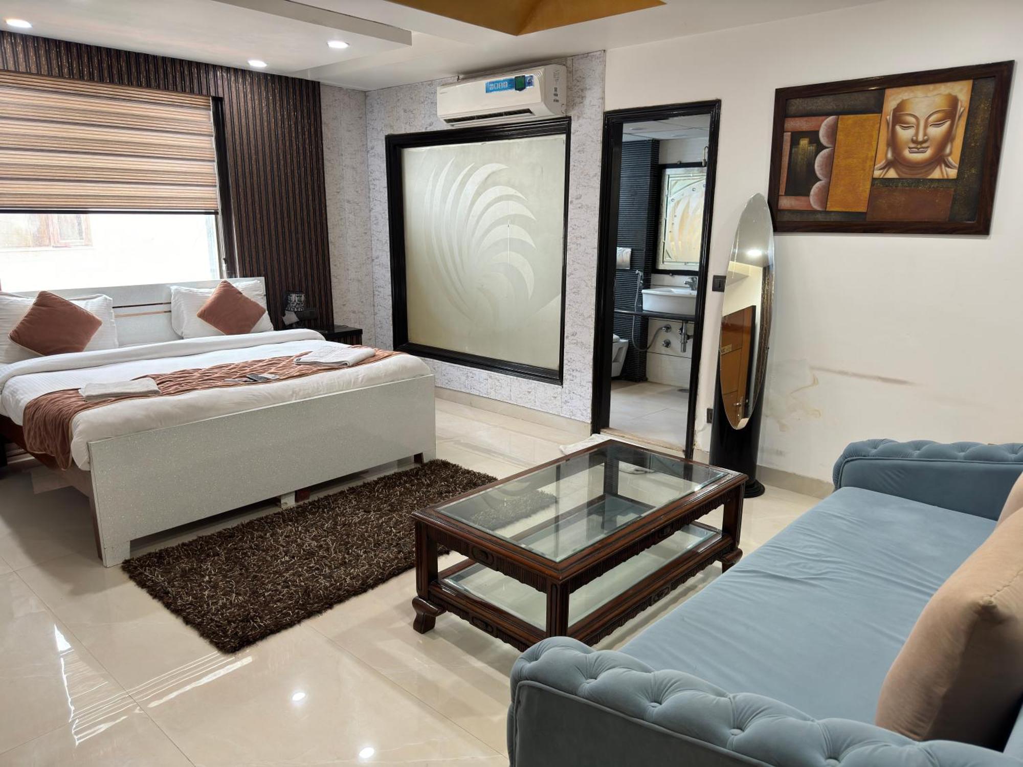 Hotel The Daanish Residency - Karol Bagh New Delhi Bagian luar foto