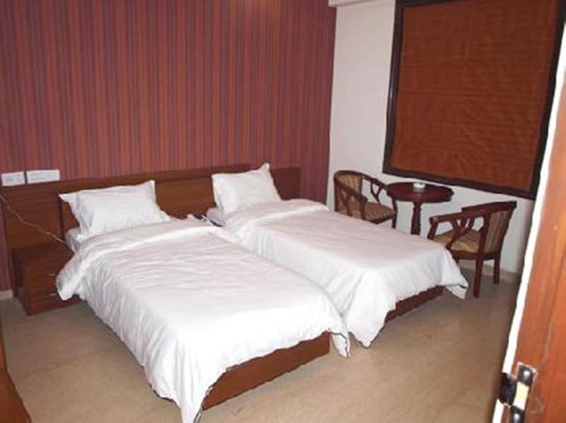 Hotel The Daanish Residency - Karol Bagh New Delhi Bagian luar foto