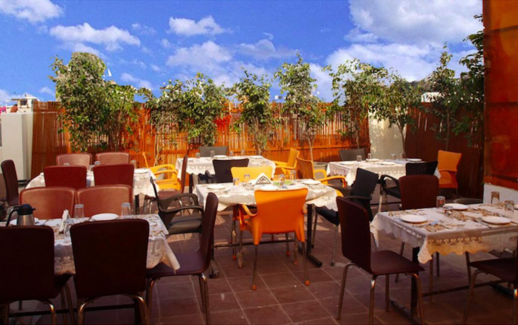 Hotel The Daanish Residency - Karol Bagh New Delhi Bagian luar foto