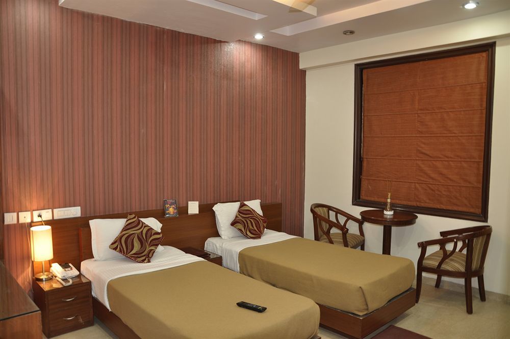 Hotel The Daanish Residency - Karol Bagh New Delhi Bagian luar foto